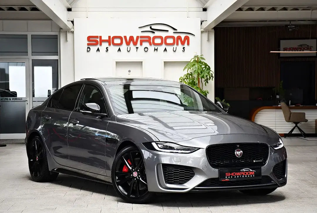 Jaguar XE R-Dynamic Black - Thumbnail 3