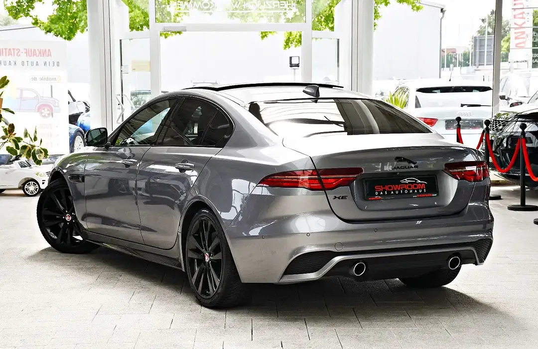 Jaguar XE R-Dynamic Black - Thumbnail 4