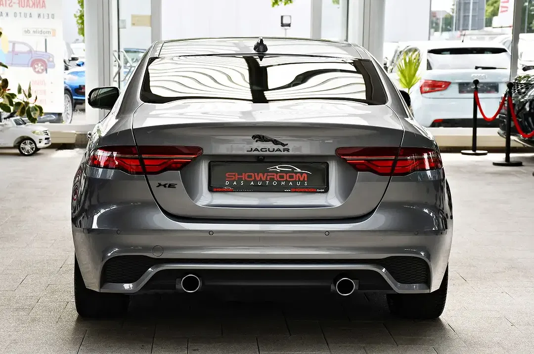 Jaguar XE R-Dynamic Black - Thumbnail 6