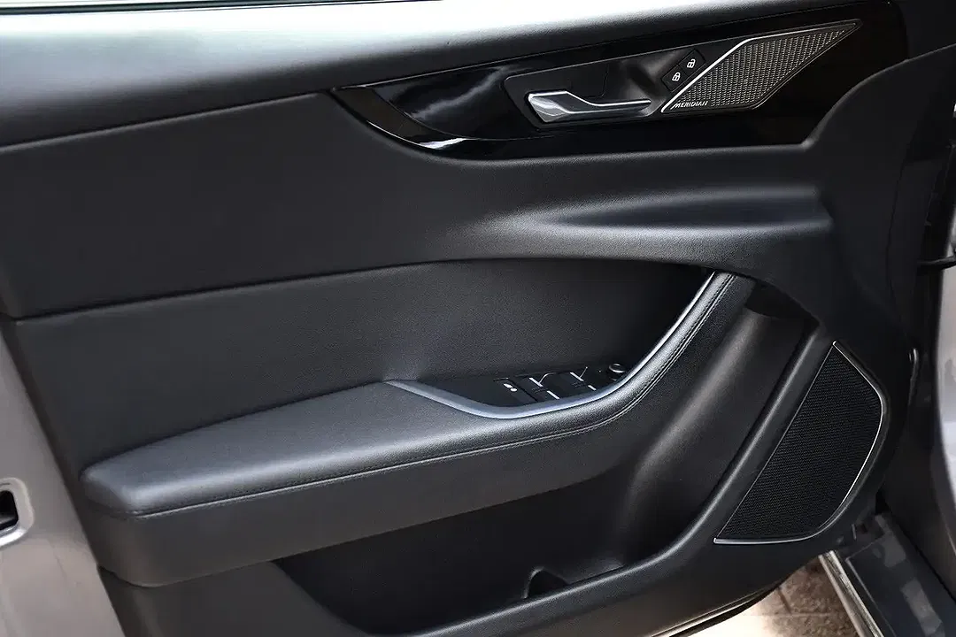 Jaguar XE R-Dynamic Black - Thumbnail 7