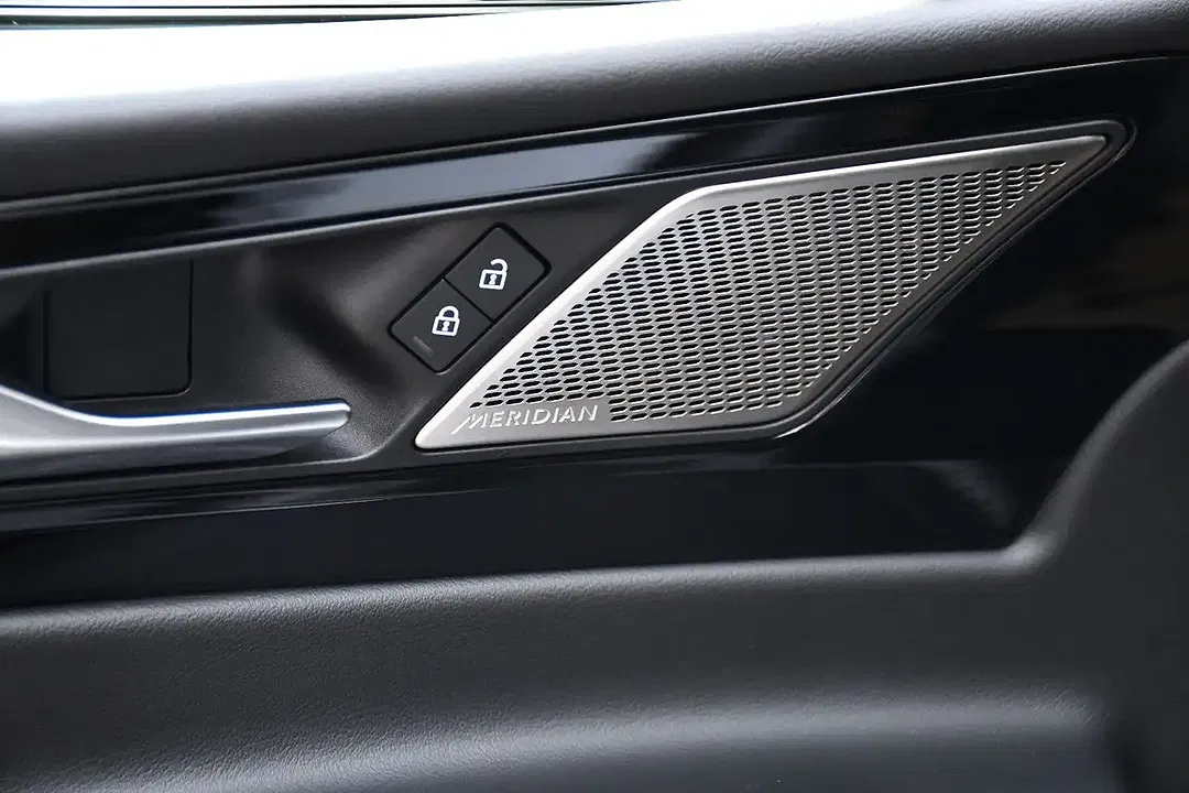 Jaguar XE R-Dynamic Black - Thumbnail 8