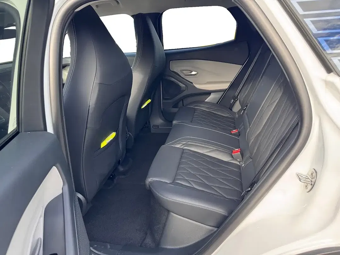 Ford Explorer Premium - Thumbnail 14
