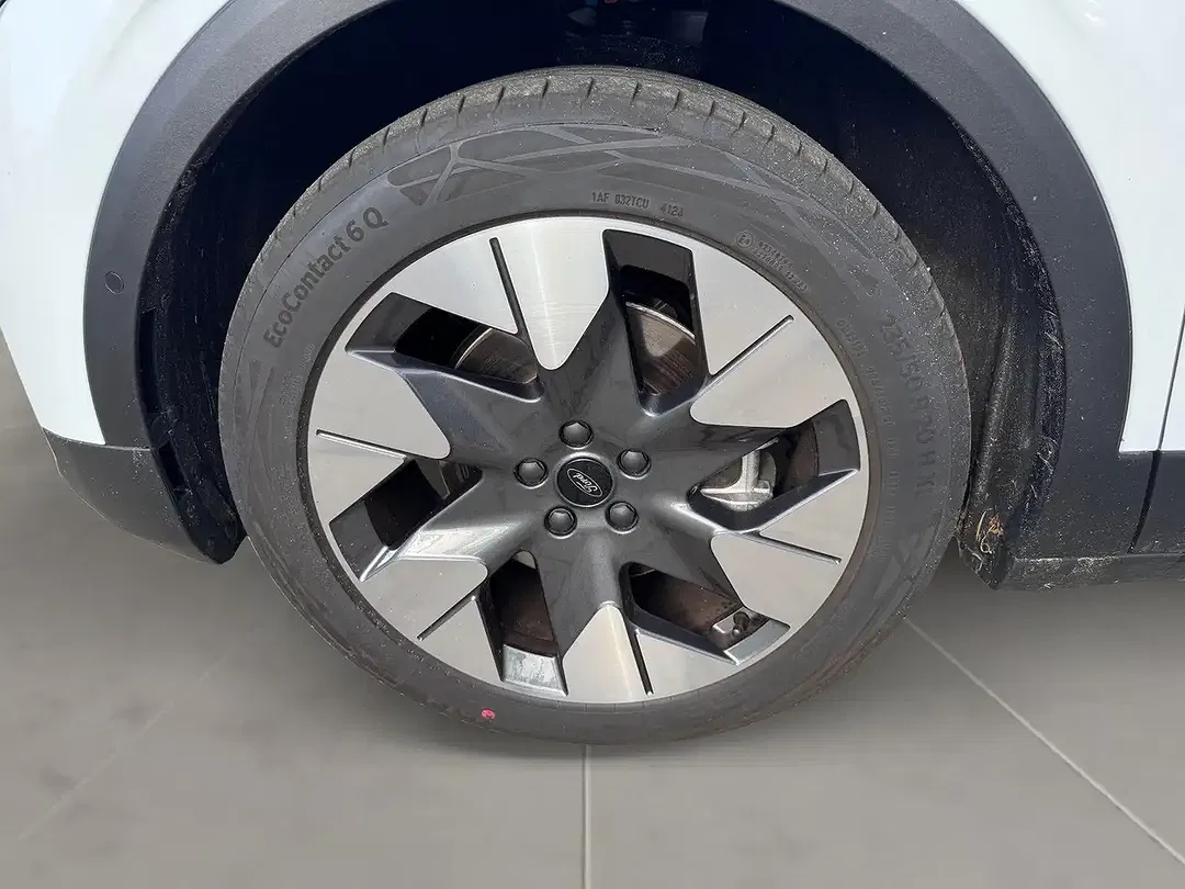 Ford Explorer Premium - Thumbnail 9