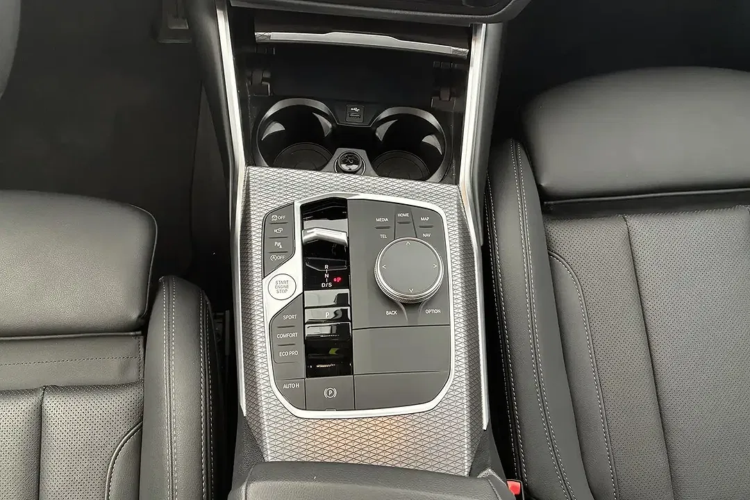 BMW 330 xDrive M - Thumbnail 14
