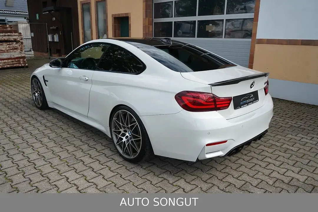 BMW M4 Competition Coupe - Thumbnail 3
