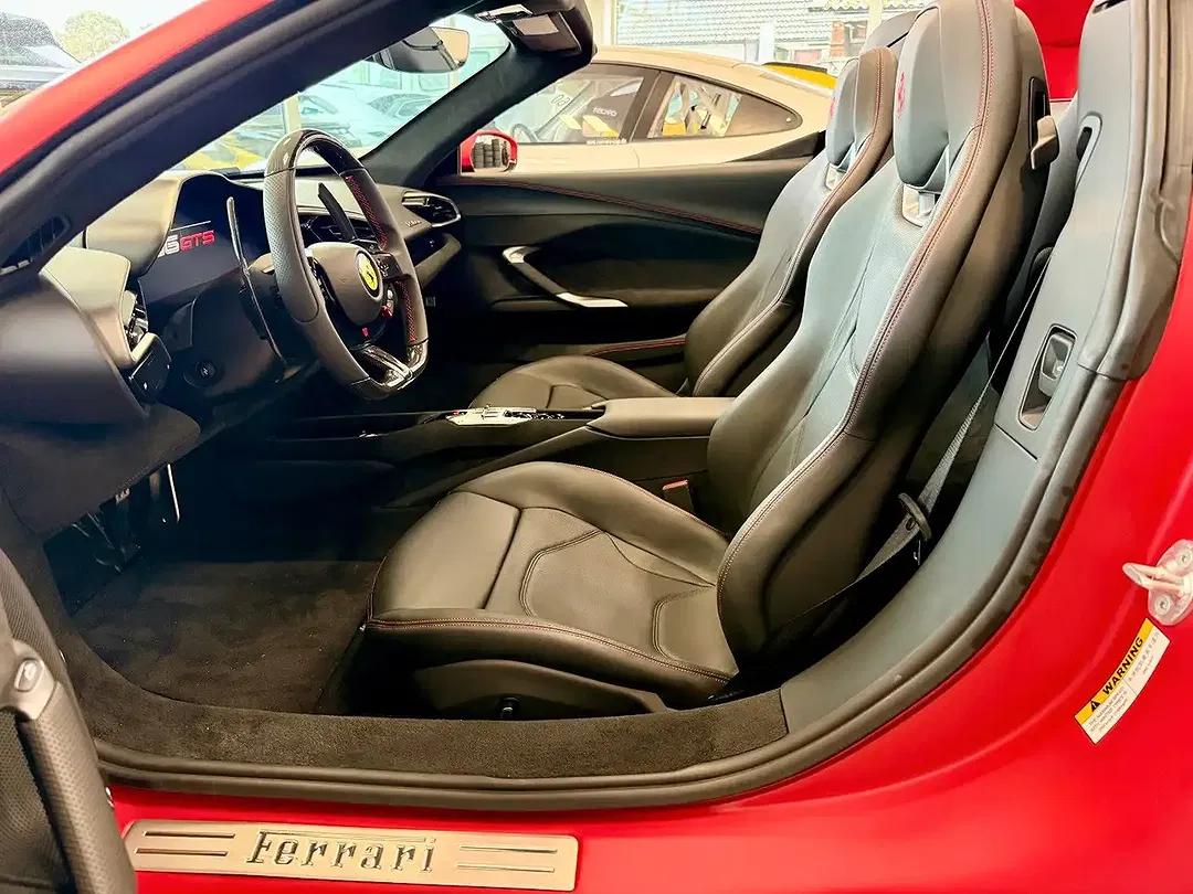 Ferrari 296 GTS - Thumbnail 10