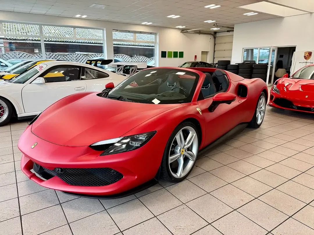 Ferrari 296 GTS - Thumbnail 3