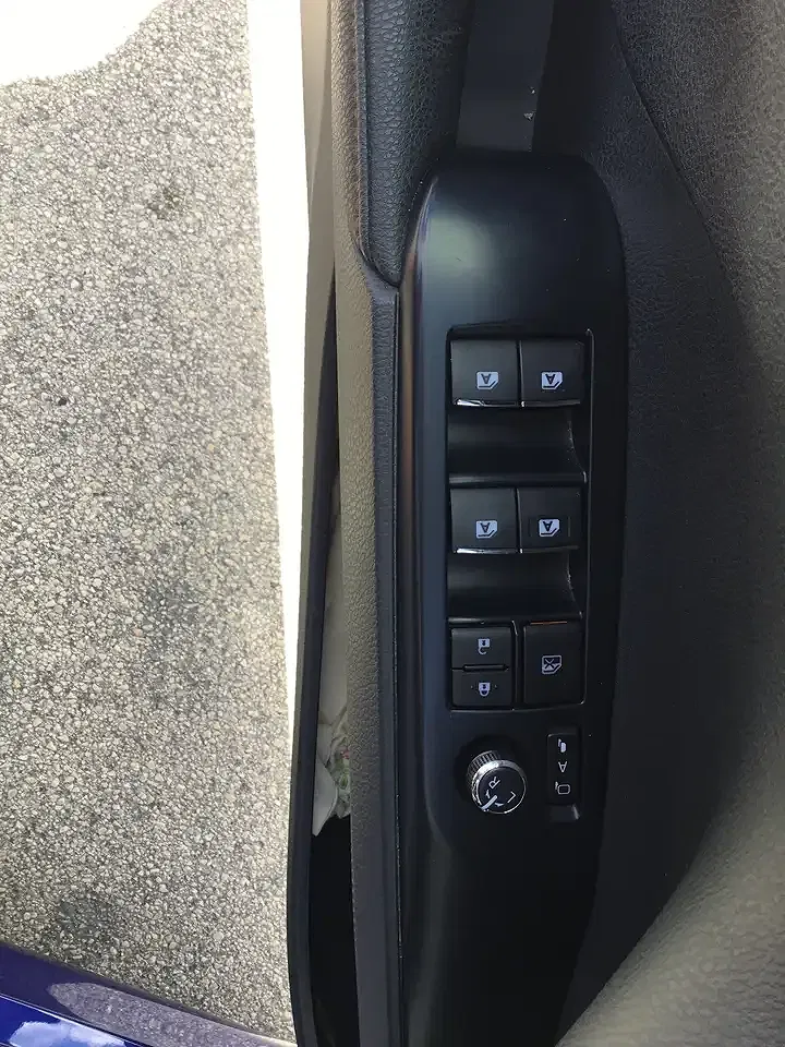 Toyota Camry AUT Hybrid Lounge - Thumbnail 11