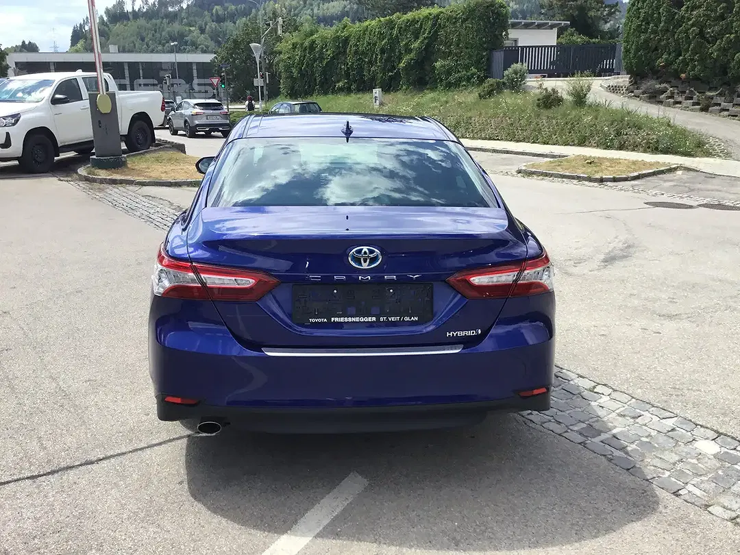 Toyota Camry AUT Hybrid Lounge - Thumbnail 3
