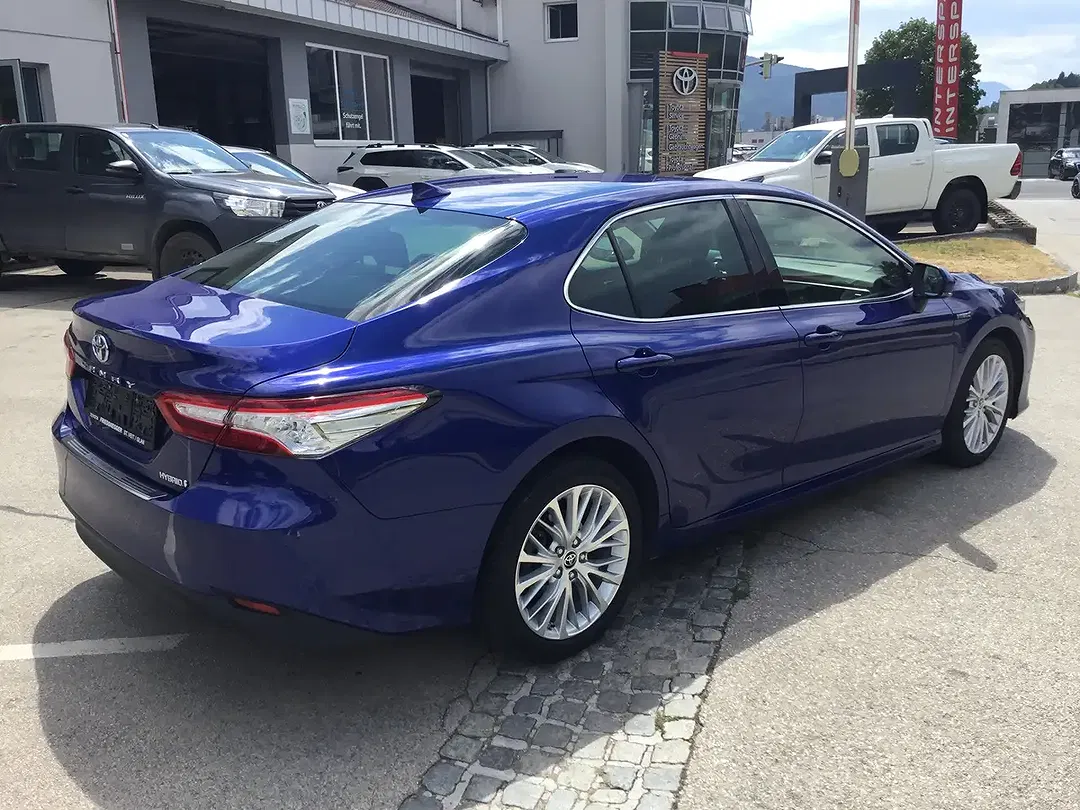 Toyota Camry AUT Hybrid Lounge - Thumbnail 4