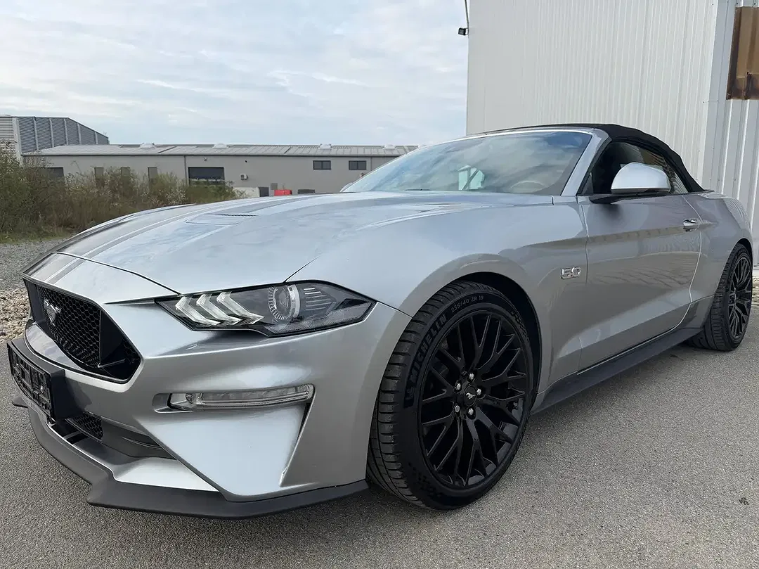 Ford Mustang GT - foto 1