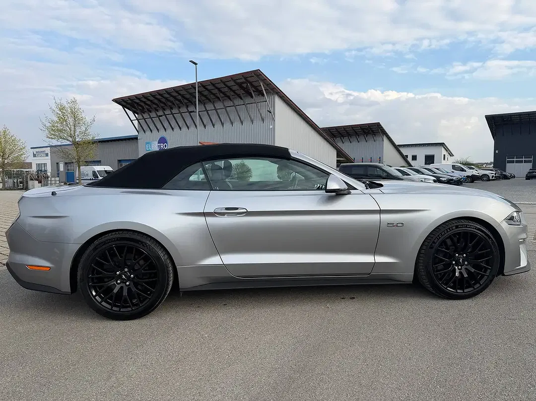 Ford Mustang GT - Thumbnail 6