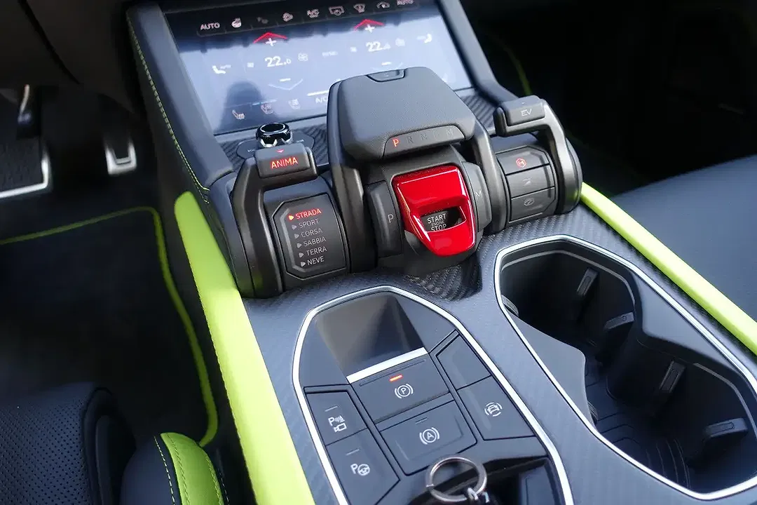 Lamborghini Urus 4.0 V8 PHEV SE - Thumbnail 8
