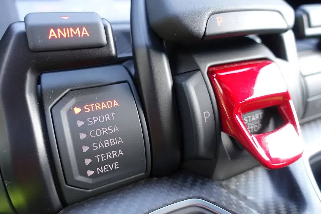 Lamborghini Urus 4.0 V8 PHEV SE - Thumbnail 9