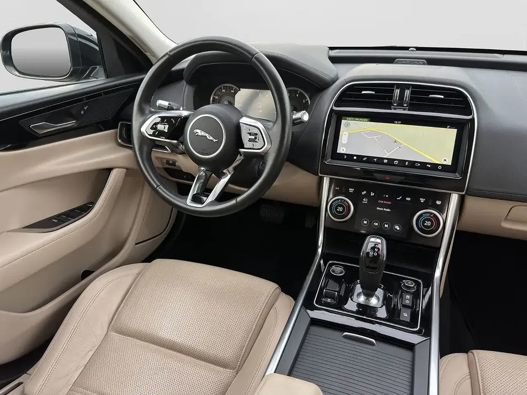 Jaguar XE P250 - Thumbnail 10