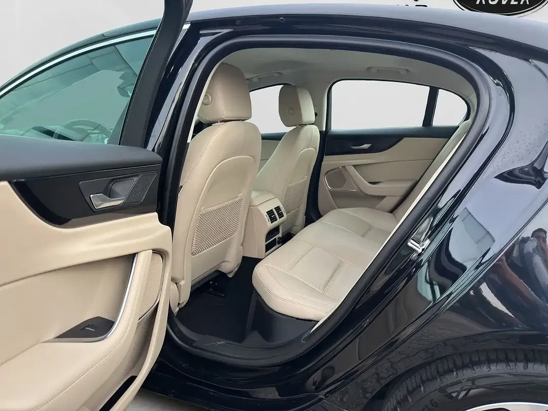 Jaguar XE P250 - foto 15