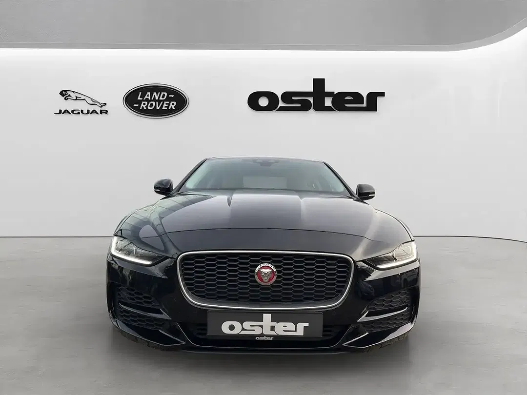 Jaguar XE P250 - Thumbnail 3