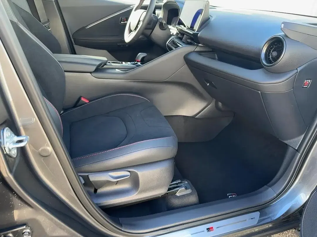 Toyota C-HR CVT PHEV GR Sport - Thumbnail 10