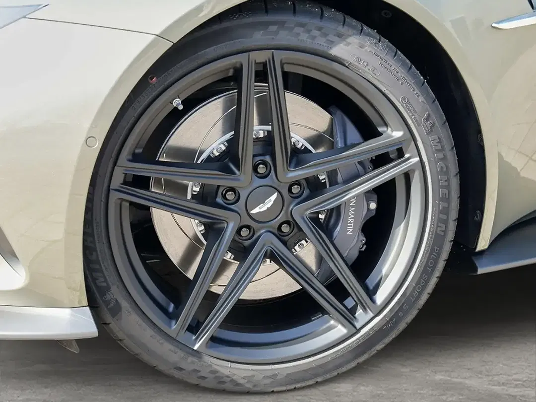 Aston Martin Vantage - Thumbnail 12