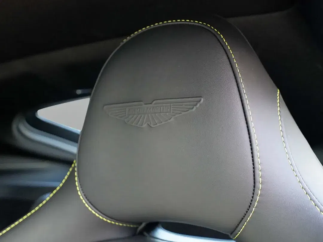 Aston Martin Vantage - Thumbnail 21