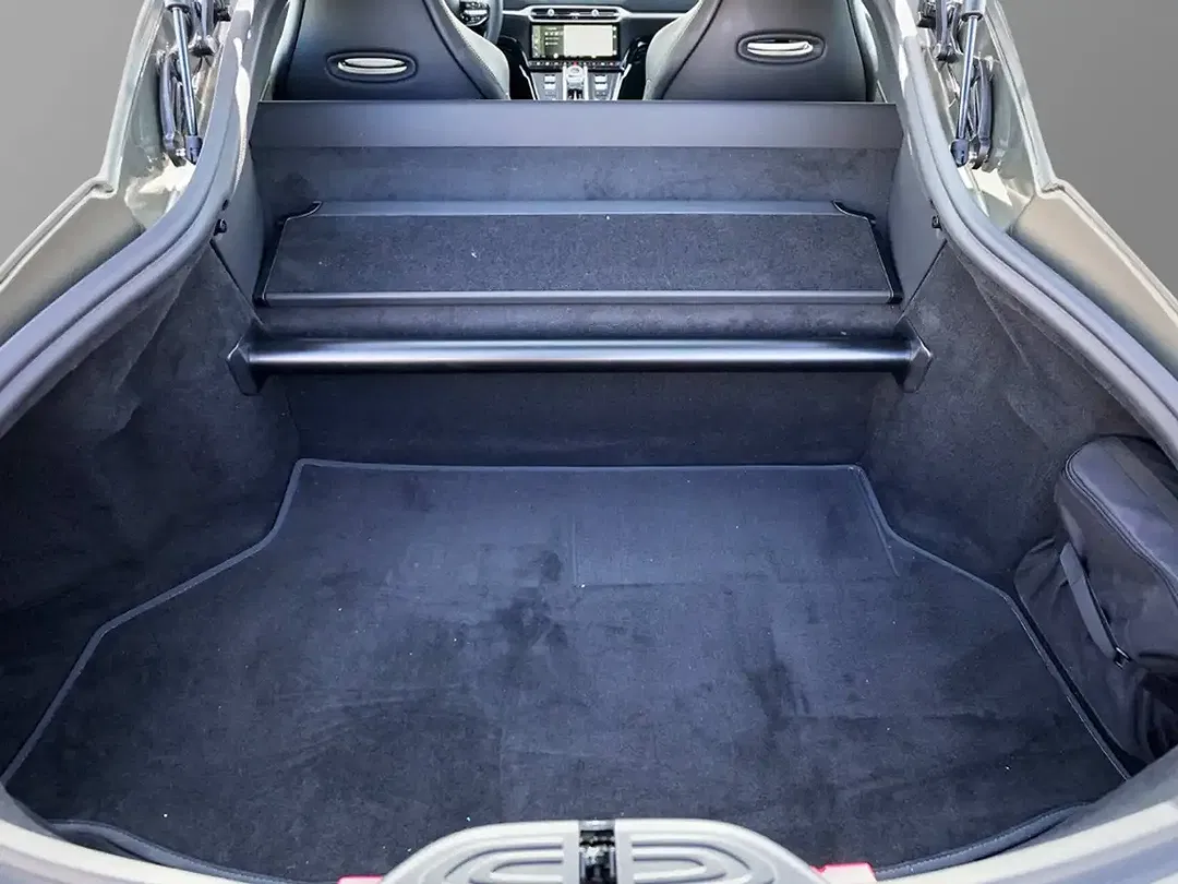 Aston Martin Vantage - Thumbnail 26