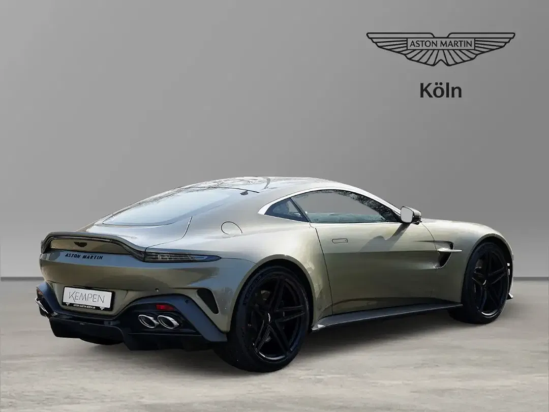 Aston Martin Vantage - Thumbnail 4