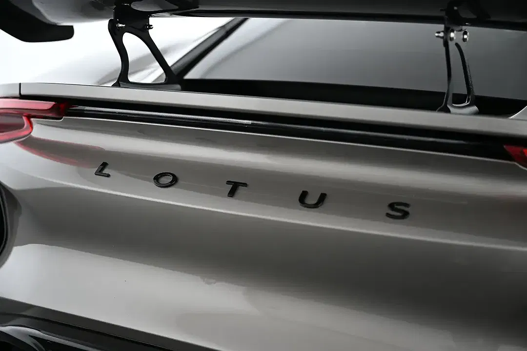 Lotus Emira - Thumbnail 13