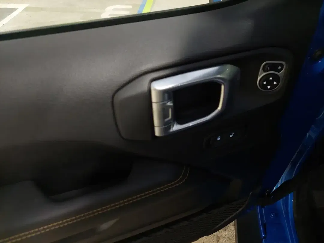 Jeep Wrangler PHEV Sahara - Thumbnail 17