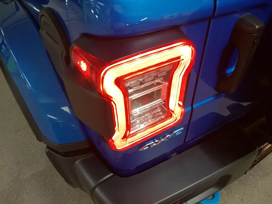 Jeep Wrangler PHEV Sahara - Thumbnail 18