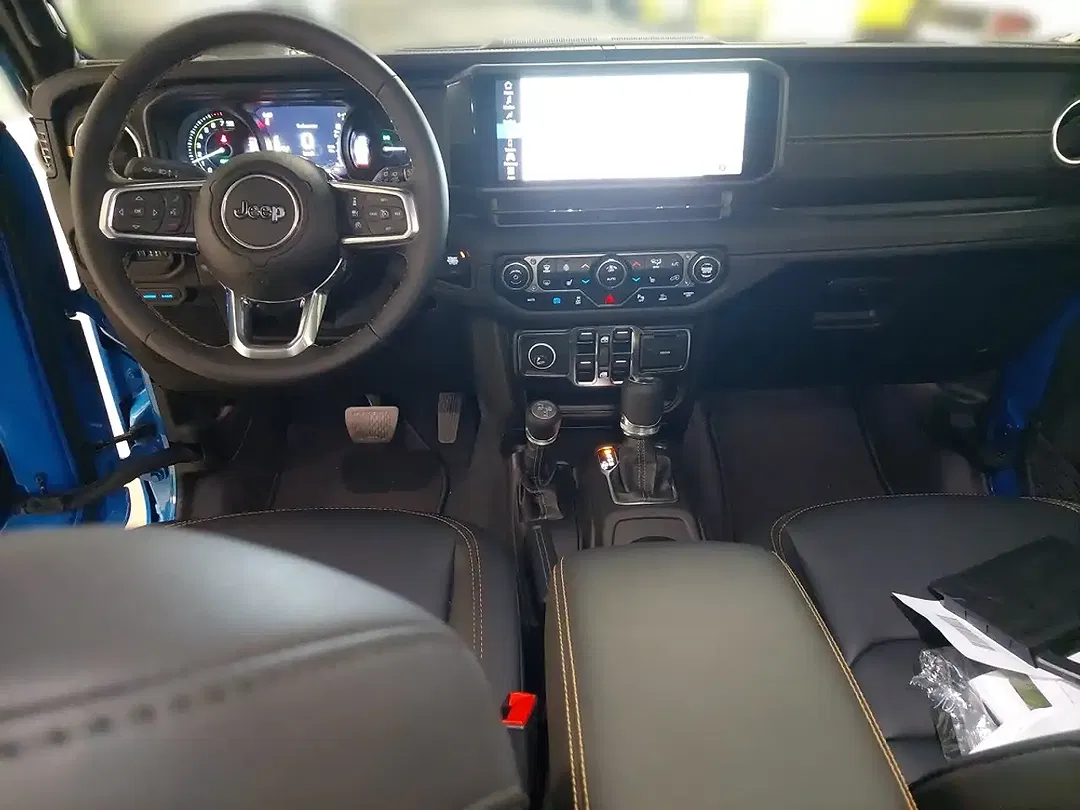 Jeep Wrangler PHEV Sahara - Thumbnail 4