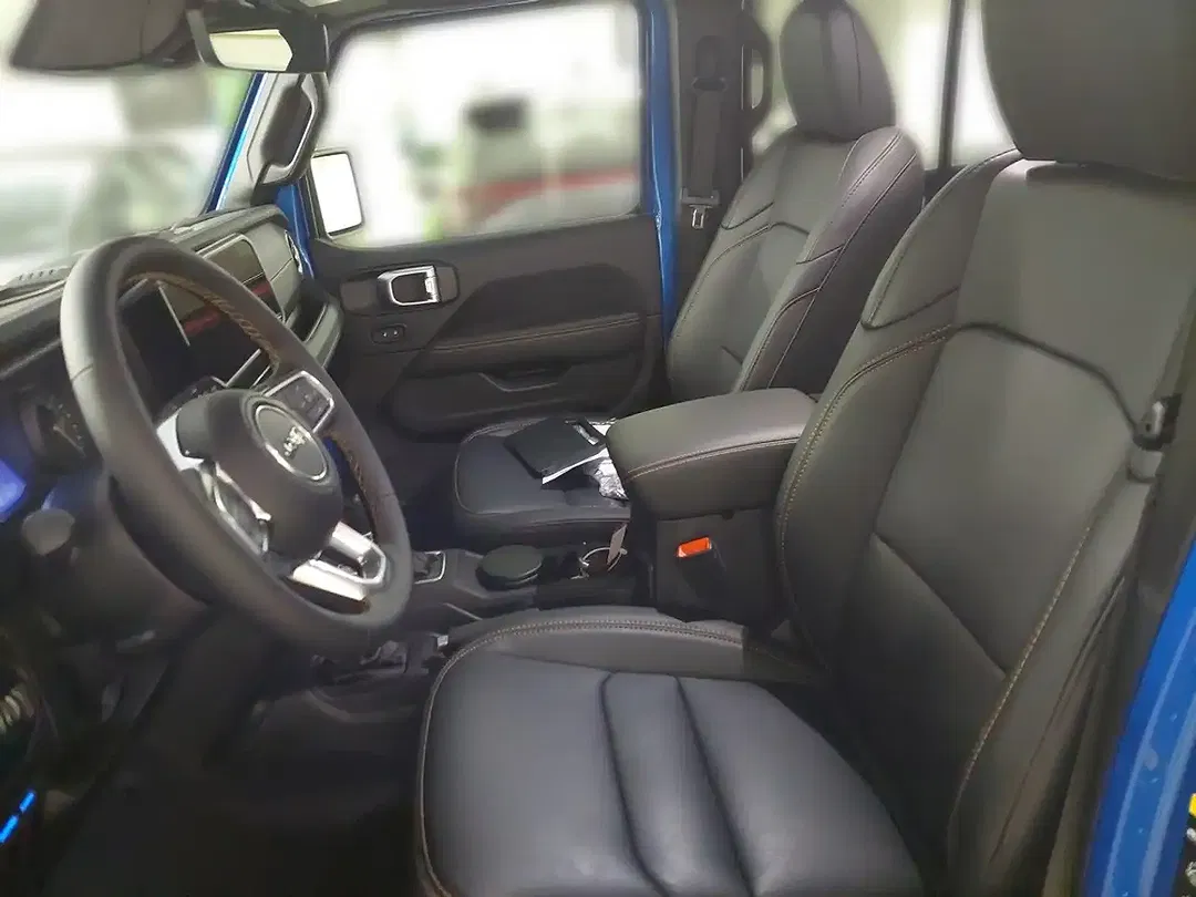 Jeep Wrangler PHEV Sahara - Thumbnail 5