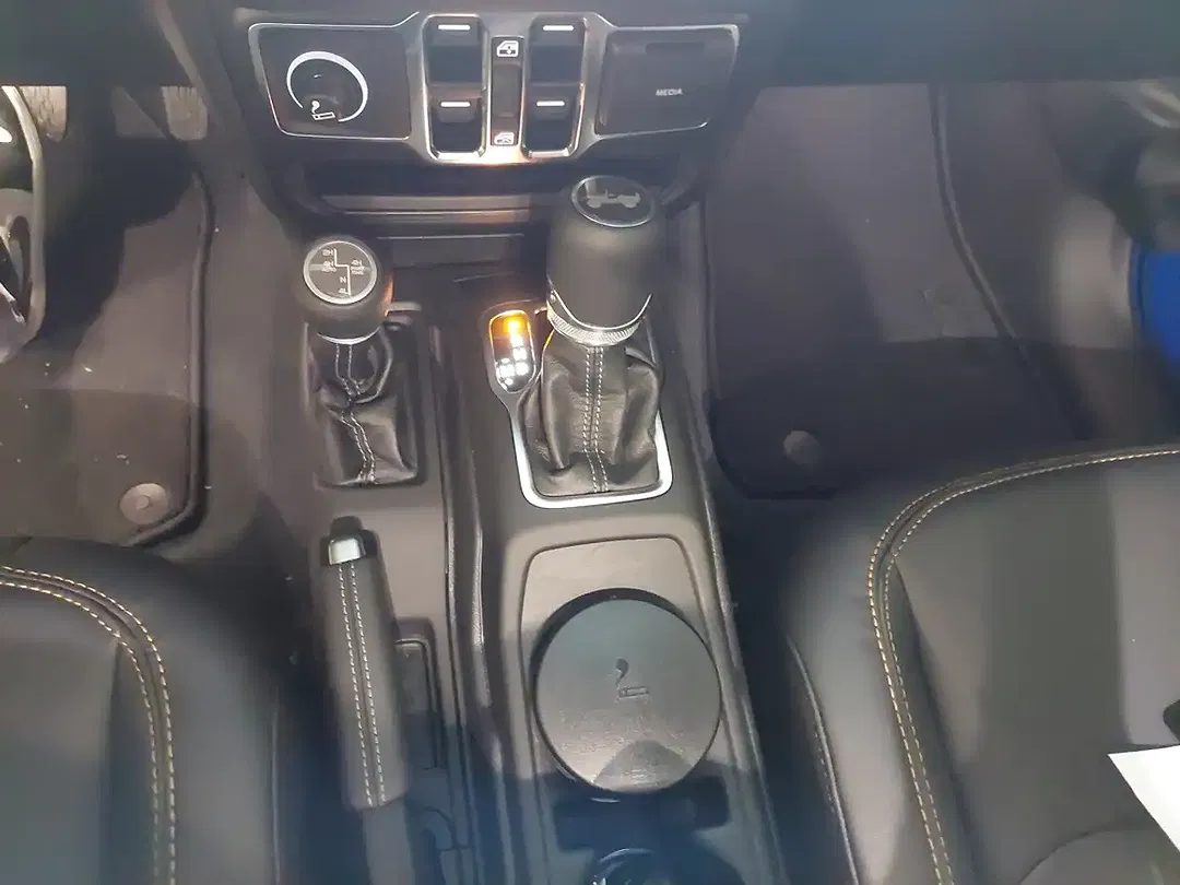 Jeep Wrangler PHEV Sahara - Thumbnail 8
