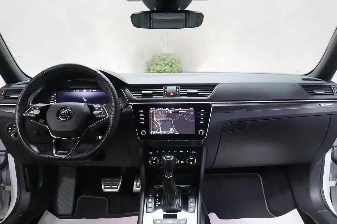 Skoda Superb iV DSG Combi Sportline - Thumbnail 4