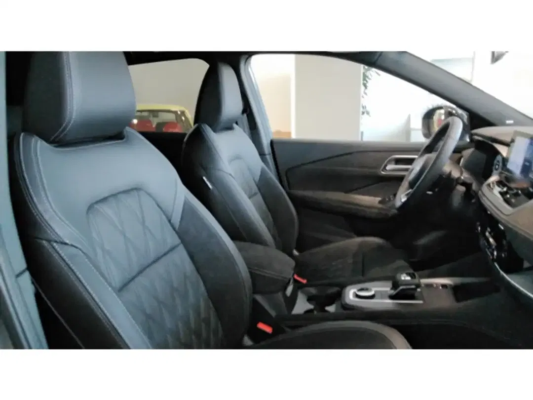 Nissan Qashqai 4x4 Tekna+ - Thumbnail 13