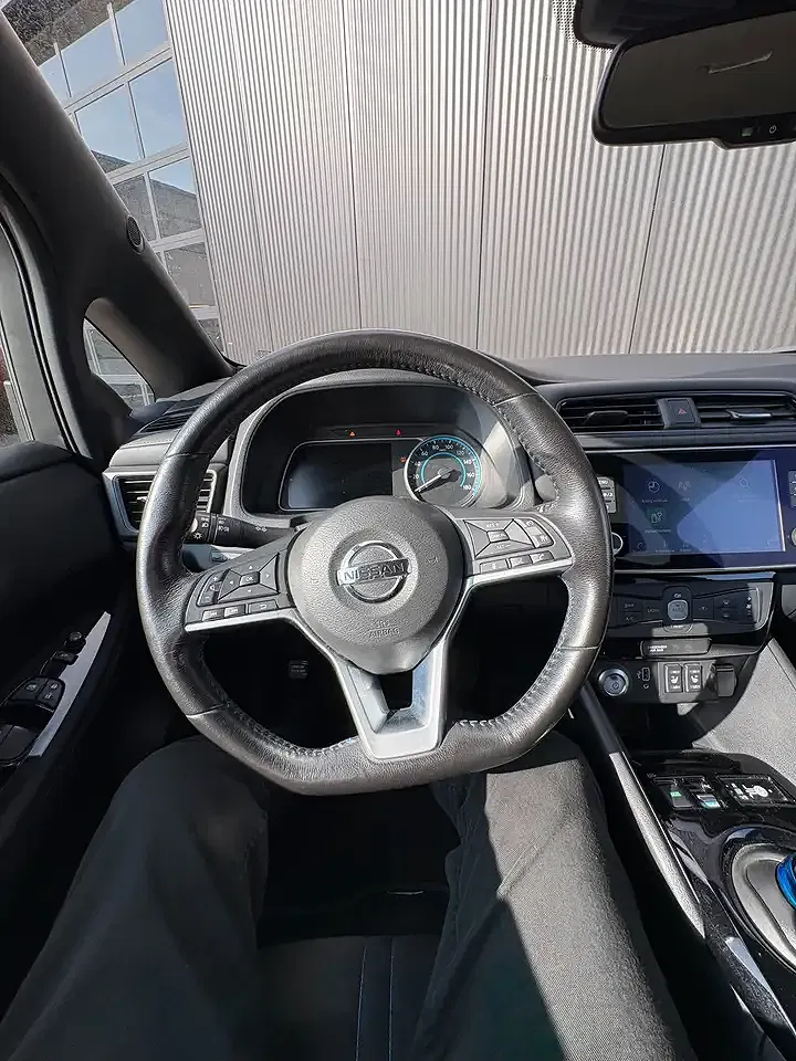 Nissan Leaf Tekna - Thumbnail 10