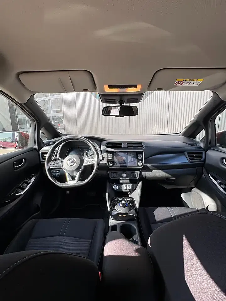 Nissan Leaf Tekna - Thumbnail 4