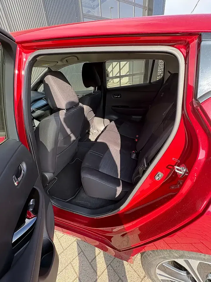 Nissan Leaf Tekna - Thumbnail 5