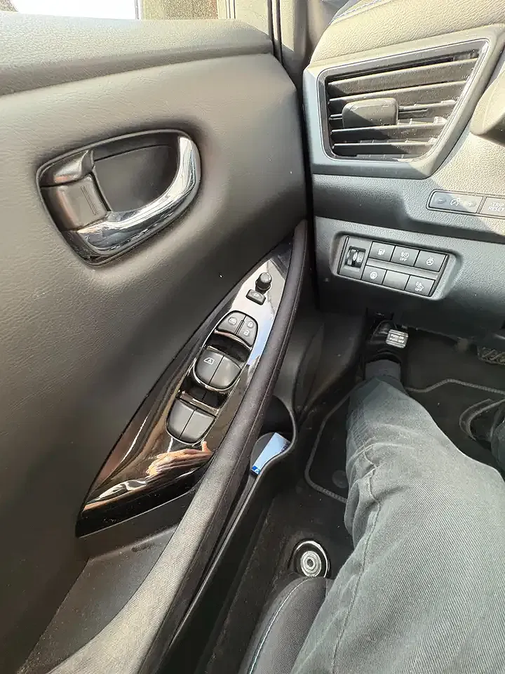 Nissan Leaf Tekna - Thumbnail 9