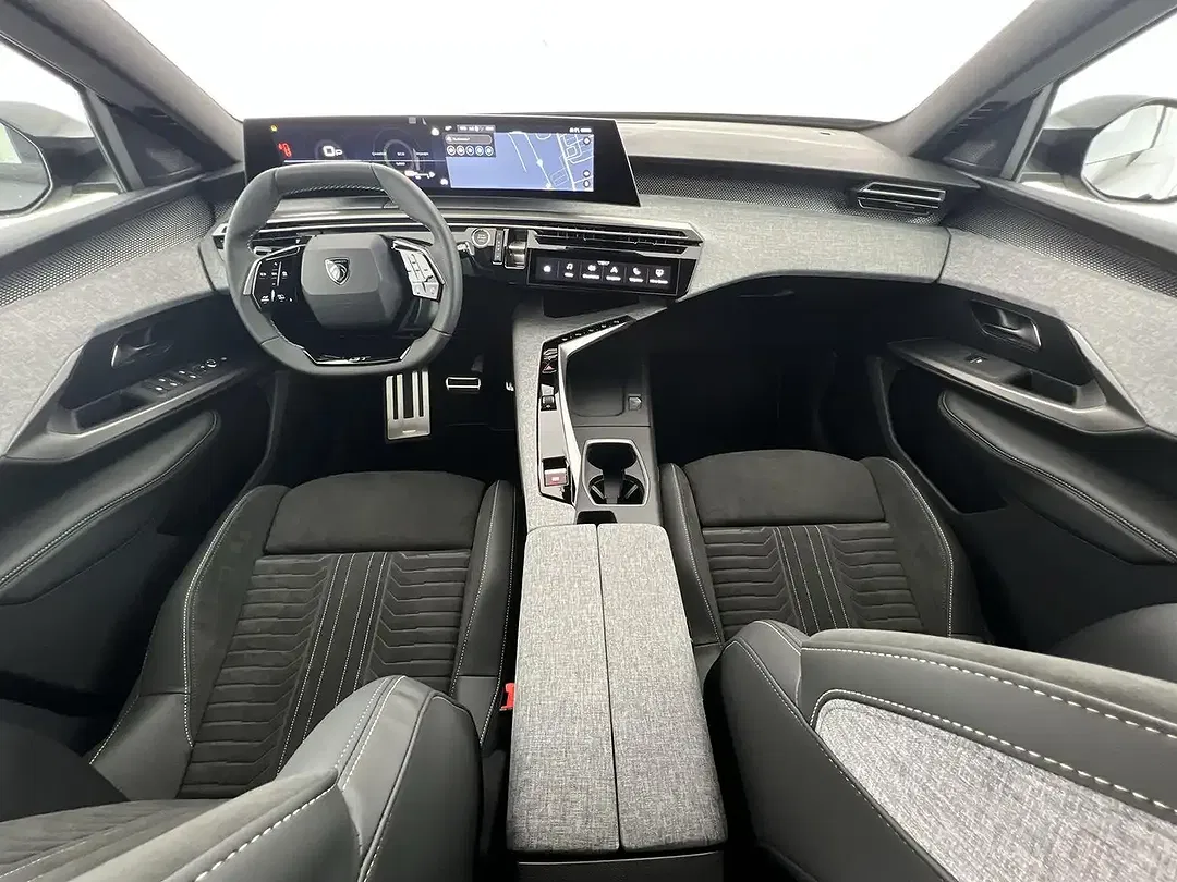 Peugeot 5008 Hybrid GT - Thumbnail 6