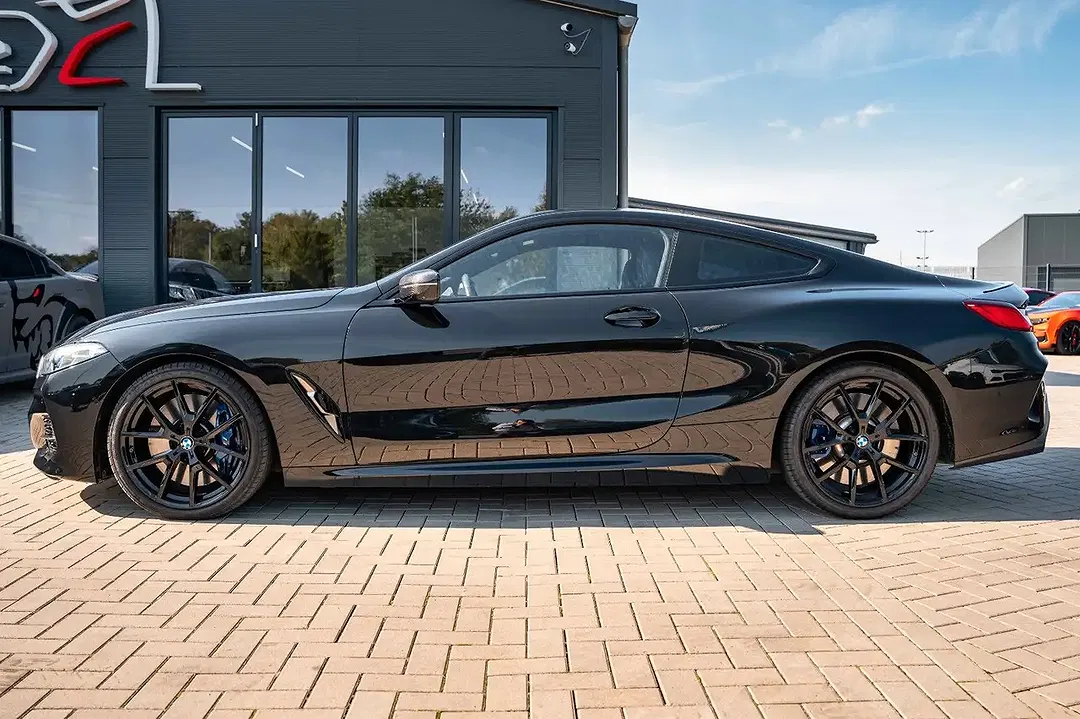 BMW M850 xDrive Coupe - Thumbnail 6
