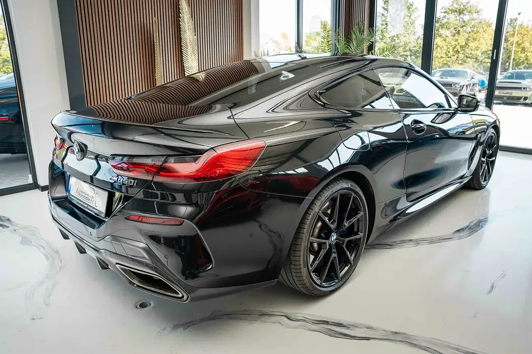 BMW M850 xDrive Coupe - Thumbnail 3
