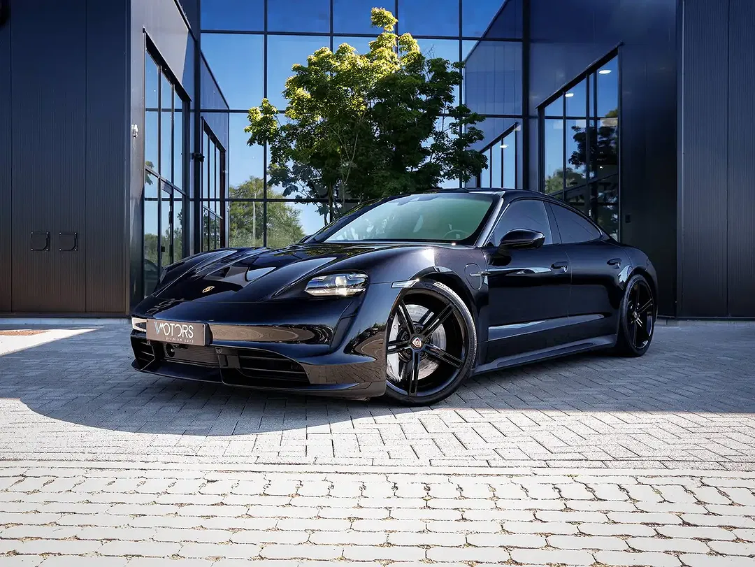 Porsche Taycan Sport Chrono Turbo - Thumbnail 1