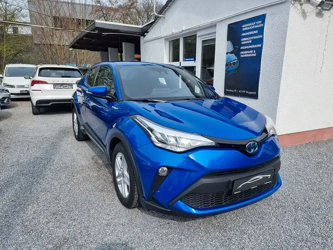 Toyota C-HR AUT Hybrid - Thumbnail 3