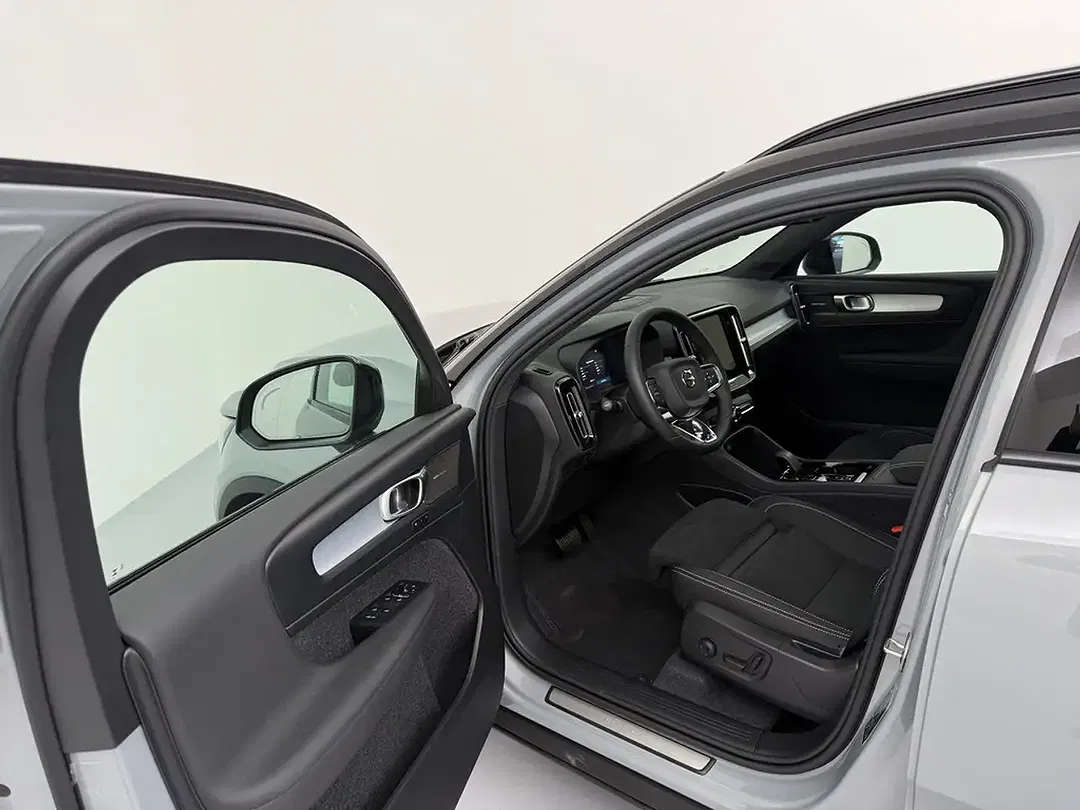 Volvo XC40 B4 Ultra Black Edition - Thumbnail 12