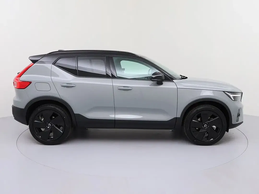 Volvo XC40 B4 Ultra Black Edition - Thumbnail 4