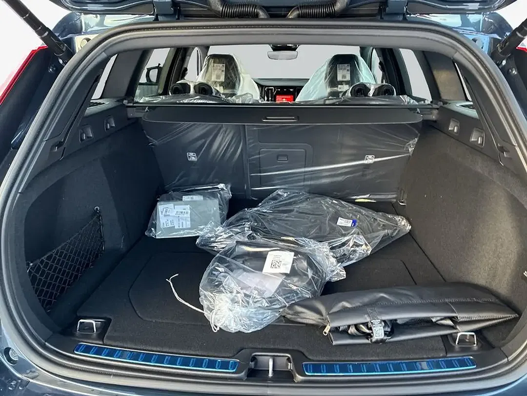 Volvo V60 T6 PHEV Hybrid AWD Plus Dark - Thumbnail 8