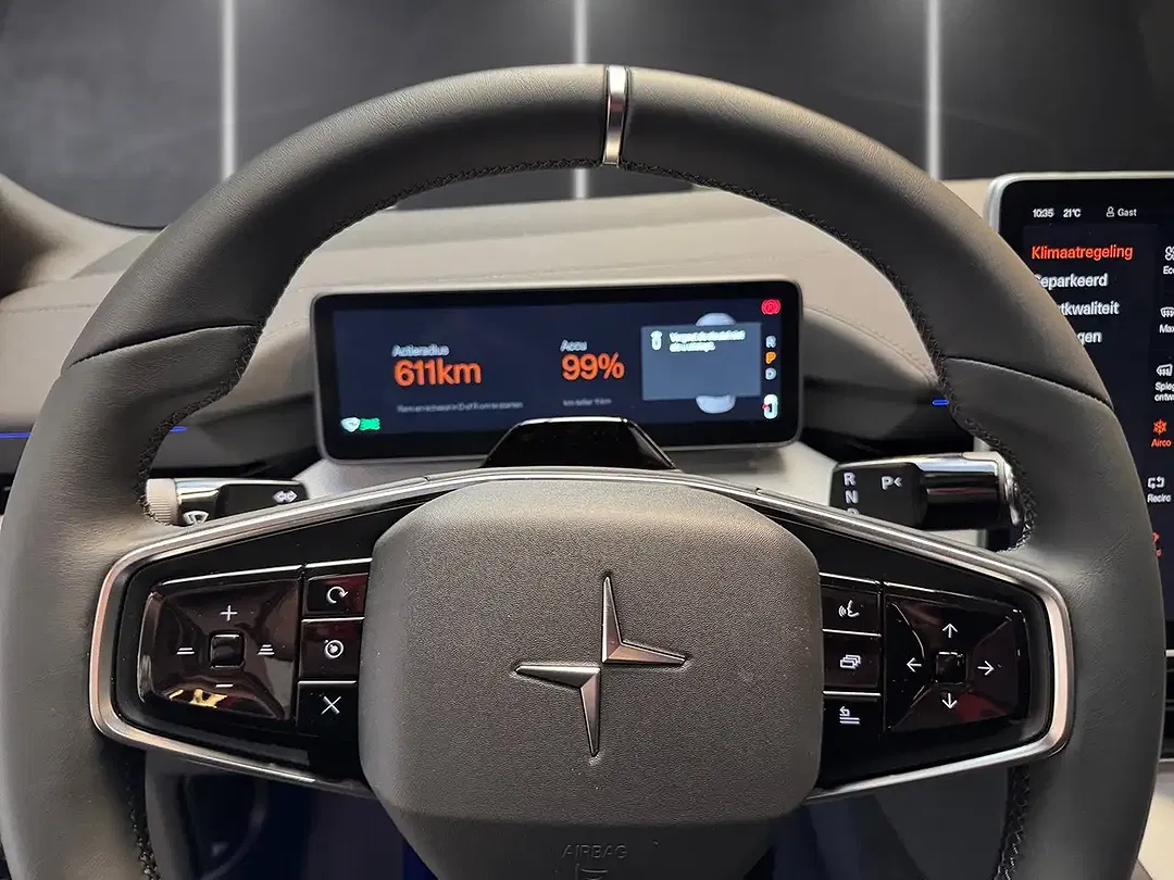 Polestar 4 - Thumbnail 8