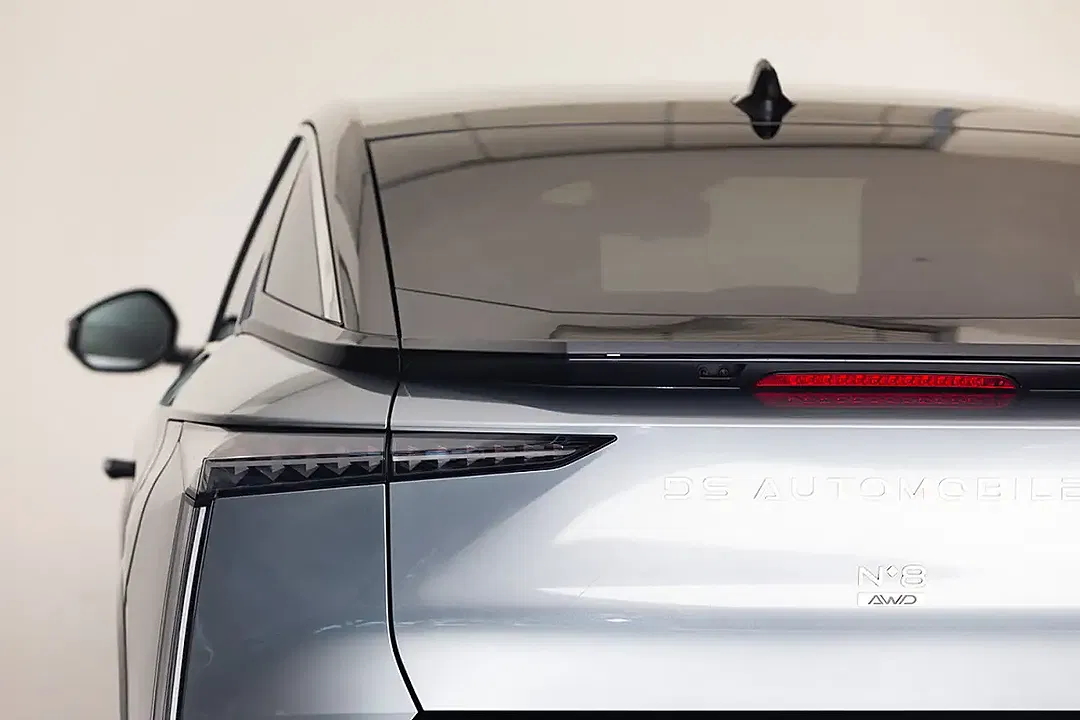 DS Automobiles N°8 - Thumbnail 3