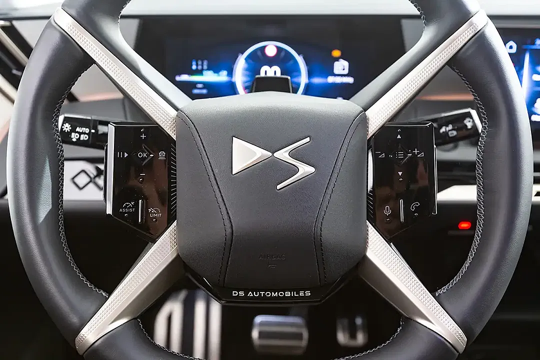 DS Automobiles N°8 - Thumbnail 6