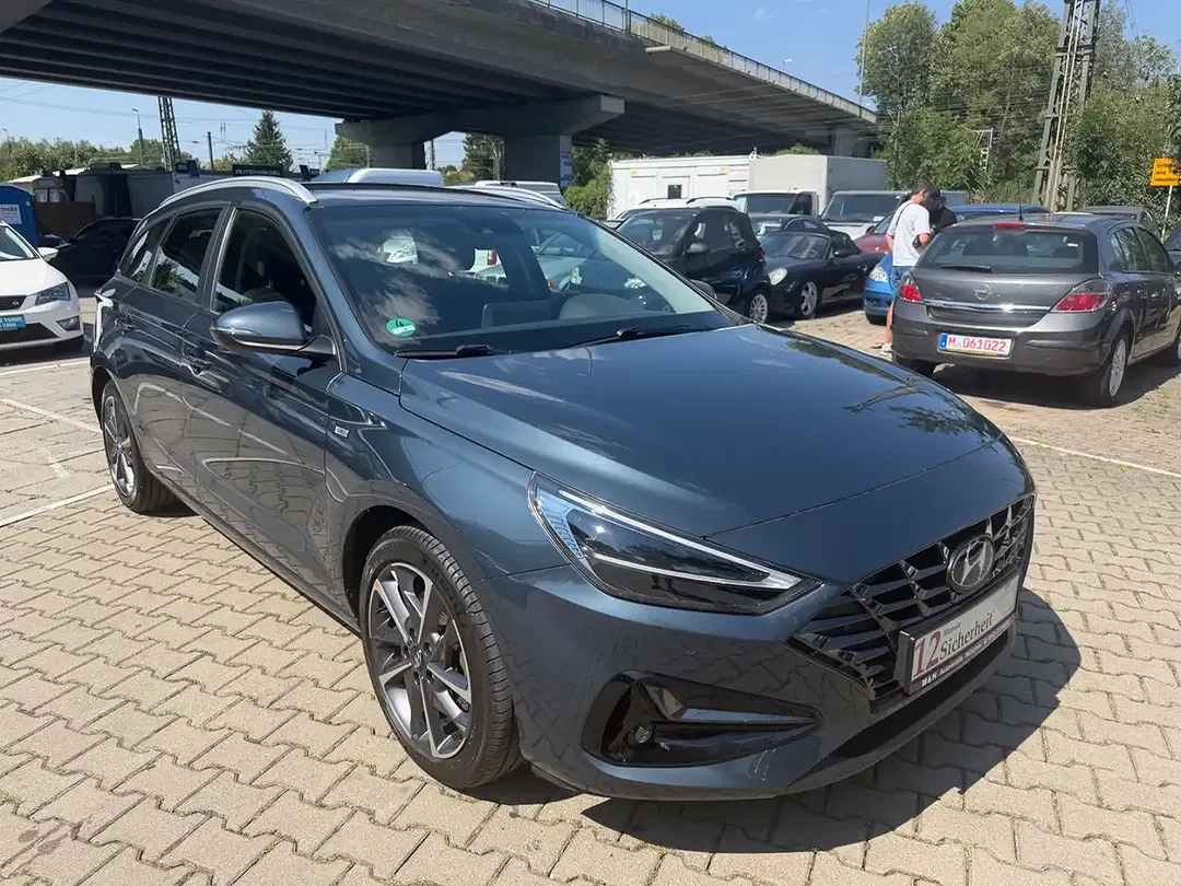 Hyundai i30 MHEV cw Trend - Thumbnail 3